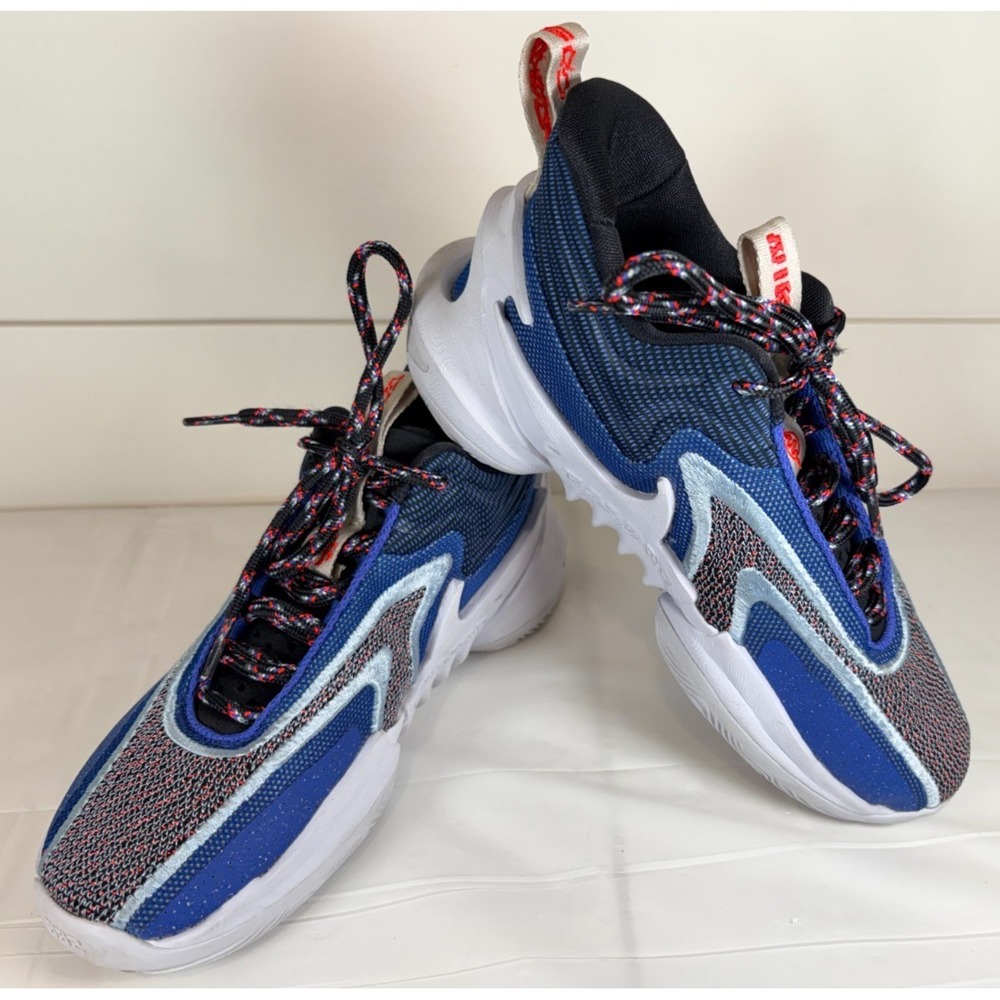 Nike Cosmic Unity 2, Men's Size 4 DH1537-002 Athletic Basketball Shoes Blue Grey